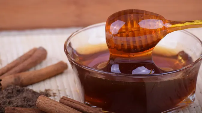 5 manfaat mengejutkan kombinasi madu yang membantu mengatasi gigi berlubang dan jerawat